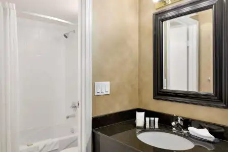 Quality Inn & Suites - 8