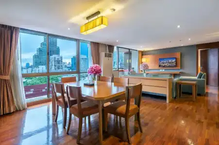 Bandara Silom Suites - 66