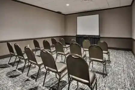 DoubleTree by Hilton - 19