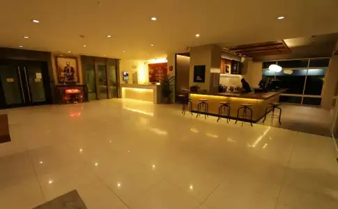 The Royal Bee Apart - 10