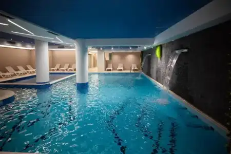 Doanesia Premium And Spa Tirana - 10