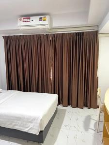 Mall Suites - 411