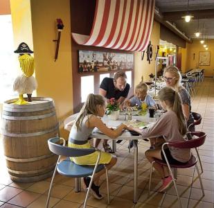 LEGOLAND Wilderness Barrels & Cabins - 11