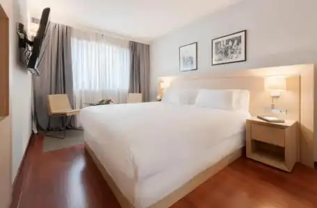 Suites Plaza & Wellness - 52
