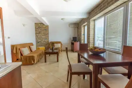 Contessa Apartments - 7