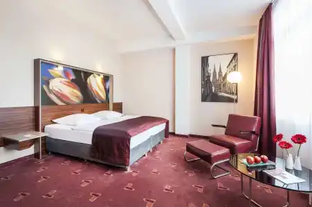 Premier Inn Köln City Mediapark - 3