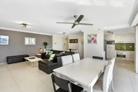 Surfers Century Oceanside Apartments - 137