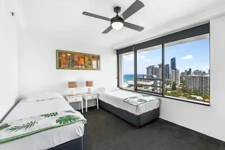 Surfers Century Oceanside Apartments - 111