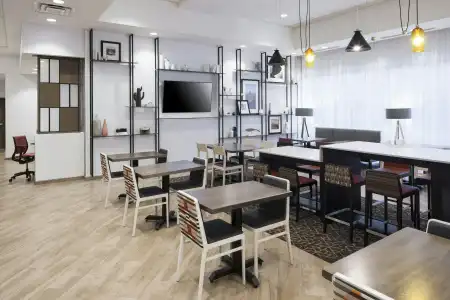 Hampton Inn & Suites Phoenix Downtown - 13