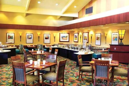 DoubleTree by Hilton Bakersfield - 18