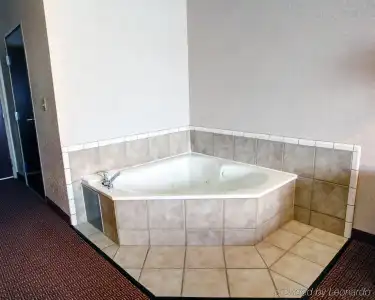 Quality Inn & Suites, Near University - 7