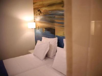 Lisbon Style Guesthouse - 51