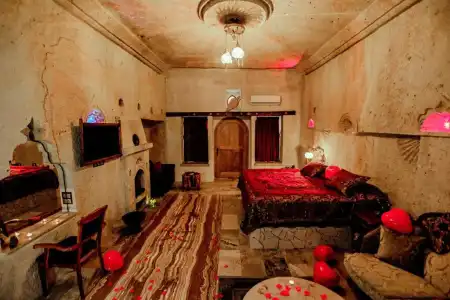 Oread Cave Suites - 306