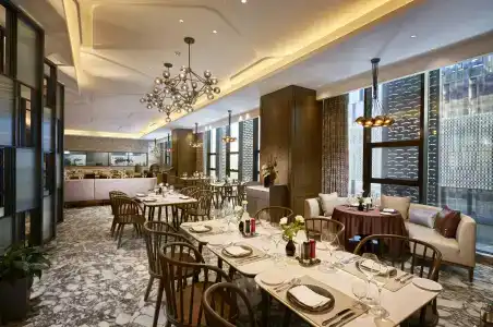 Hilton - 27