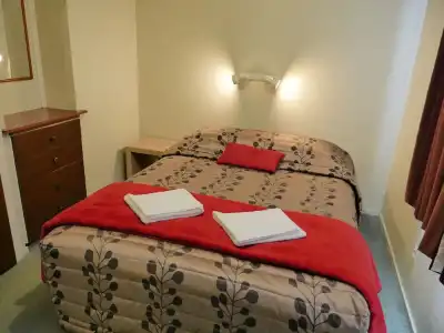 Econo Lodge Canterbury Court - 25