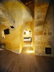Acropolis Cave Suite - 83
