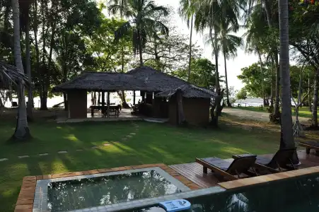 Melina's Beach Front Bungalow - 11