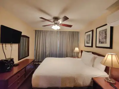 Divya Sutra Suites on Robson Downtown Vancouver - 76