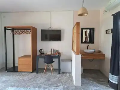 Laura's Guest House - adult only - - 80