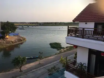 Threeway Riverside Villa - 38