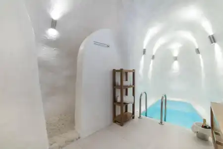 Daydream Luxury Suites - 11