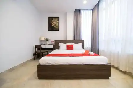 RedDoorz Premium near Hang Xanh - 18