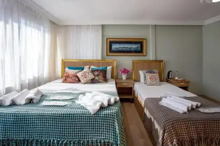Sofia Corner - 104