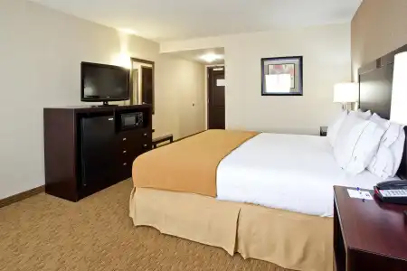 Holiday Inn Express & Suites Fresno South by IHG - 33