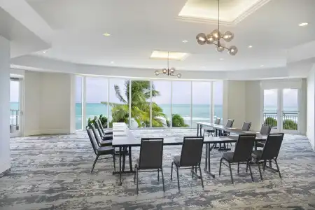 DoubleTree Resort & Spa by Hilton Ocean Point-N. Miami Beach - 28