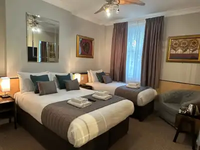 Tudor Court - 10