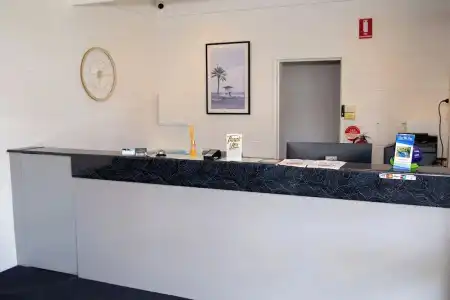 Econo Lodge Absolute Lake Entrance - 10