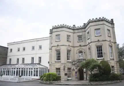 Arnos Manor - 0