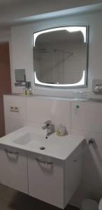 & Restaurant Lindengarten - 31