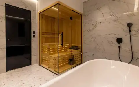 One Luxury Suites - 110