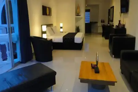 East Suites - 152