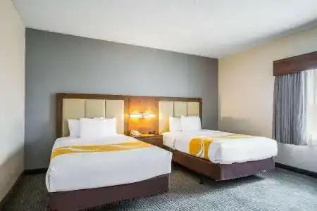 Quality Suites Lansing West - 35