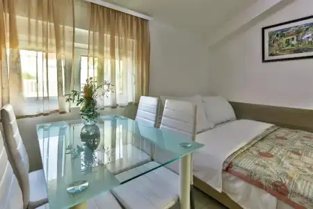 Villa Velzon Guesthouse - 95