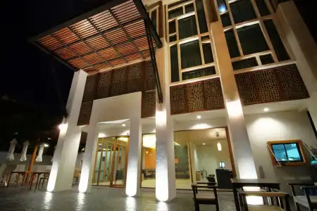 Tapae Gate Villa - 0