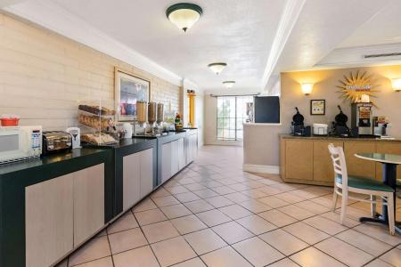 La Quinta Inn by Wyndham El Paso West - 11