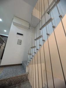 Era Apartment Lac Long Quan - 11