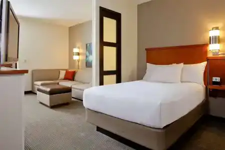 Hyatt Place Orlando Airport - 4