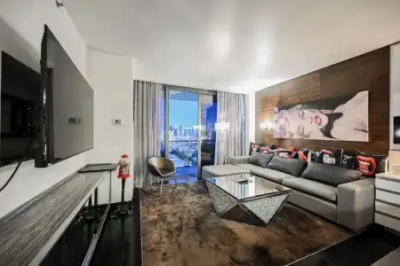 Beautiful Palms Place Suite - 492