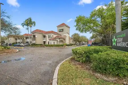 Extended Stay America Suites - Miami - Airport - Blue Lagoon - 16