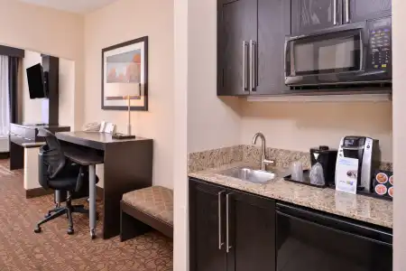 Holiday Inn Express & Suites Topeka West I-70 Wanamaker by IHG - 33