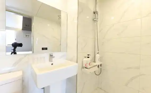 HY Realty - 6