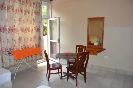 Reef Holiday Apartments - 84
