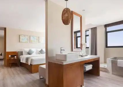 Monivong Clover - 67