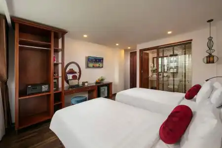 Vision Premier & Spa - 68