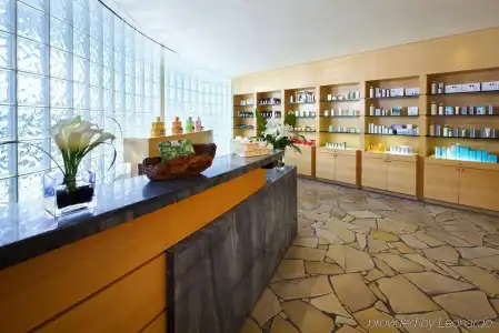 Sheraton Vancouver Wall Centre - 43