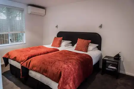 The Grange Motel - 8